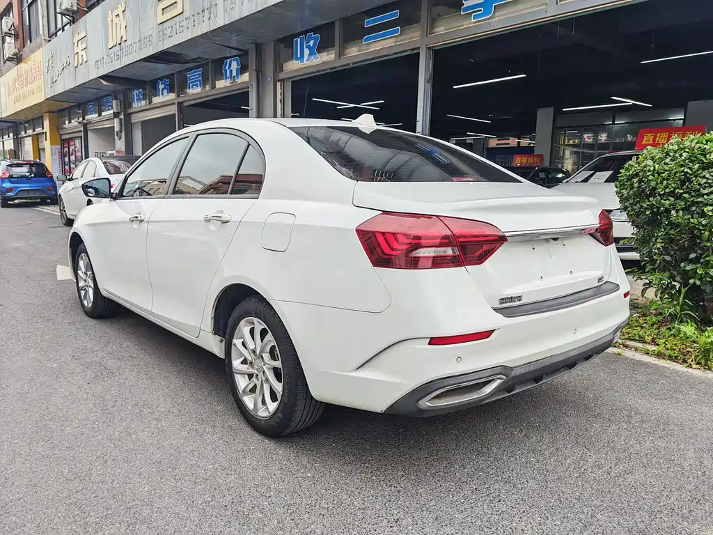 Emgrand UP 1.5 L Manual Luxury