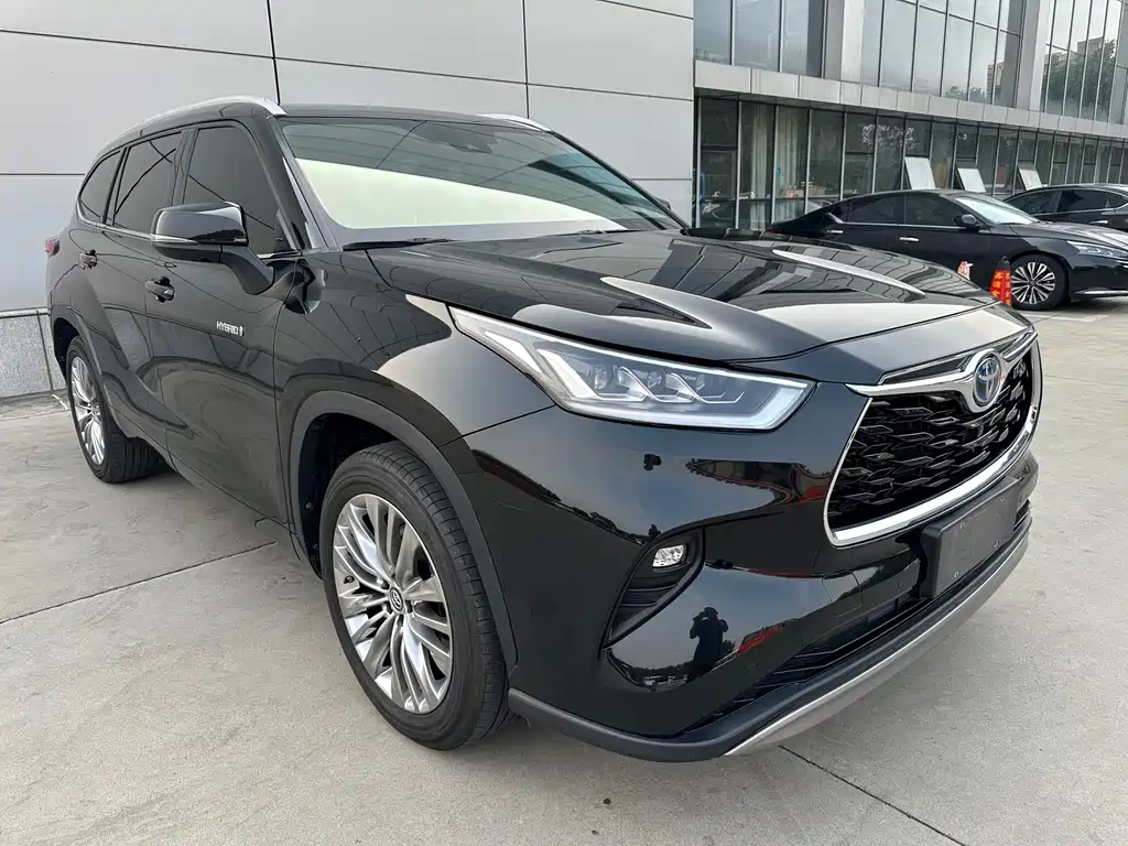 Highlander Dual Engine 2.5 L 4 WD Supreme 7-seat