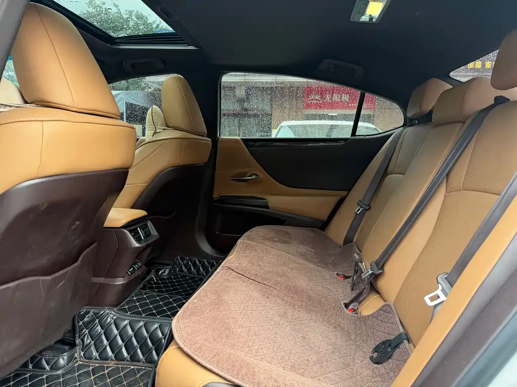 Lexus ES 200 Outstanding CN-VI