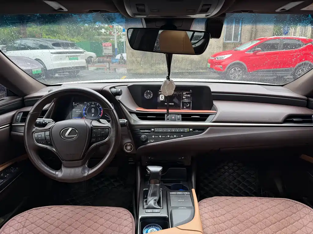 Lexus ES 200 Outstanding CN-VI