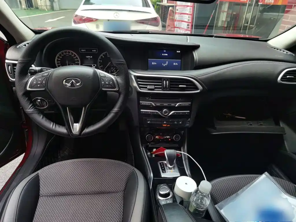 Infiniti QX30 1.6 T 2 WD Sport