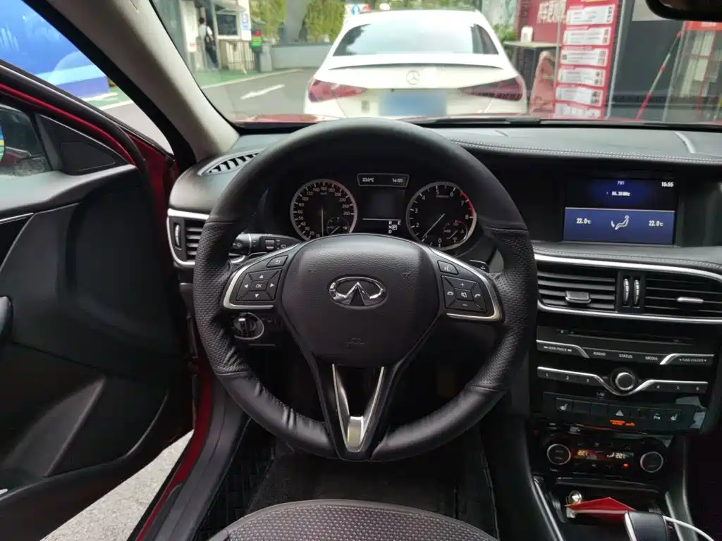 Infiniti QX30 1.6 T 2 WD Sport