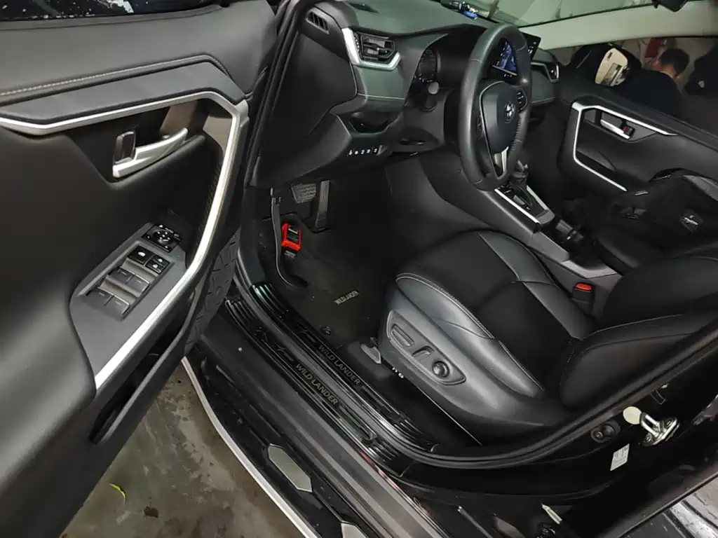 Wildlander Dual Engine 2.5 L E-CVT 2 WD Luxury PLUS