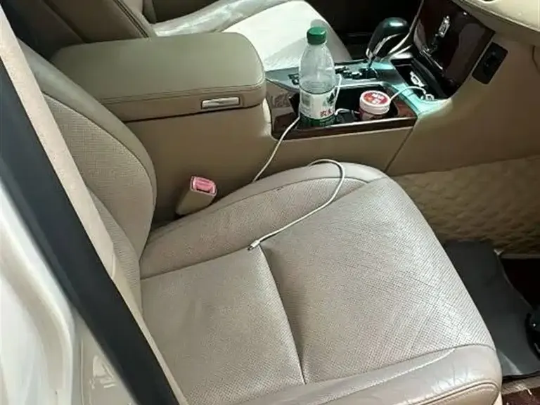 Toyota Crown 2.5 L Royal Leather