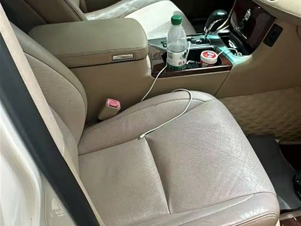 Crown 2.5 L Royal Leather