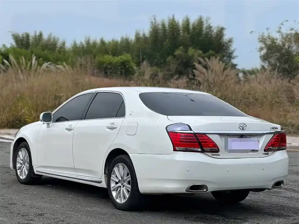 Crown 2.5 L Royal Leather