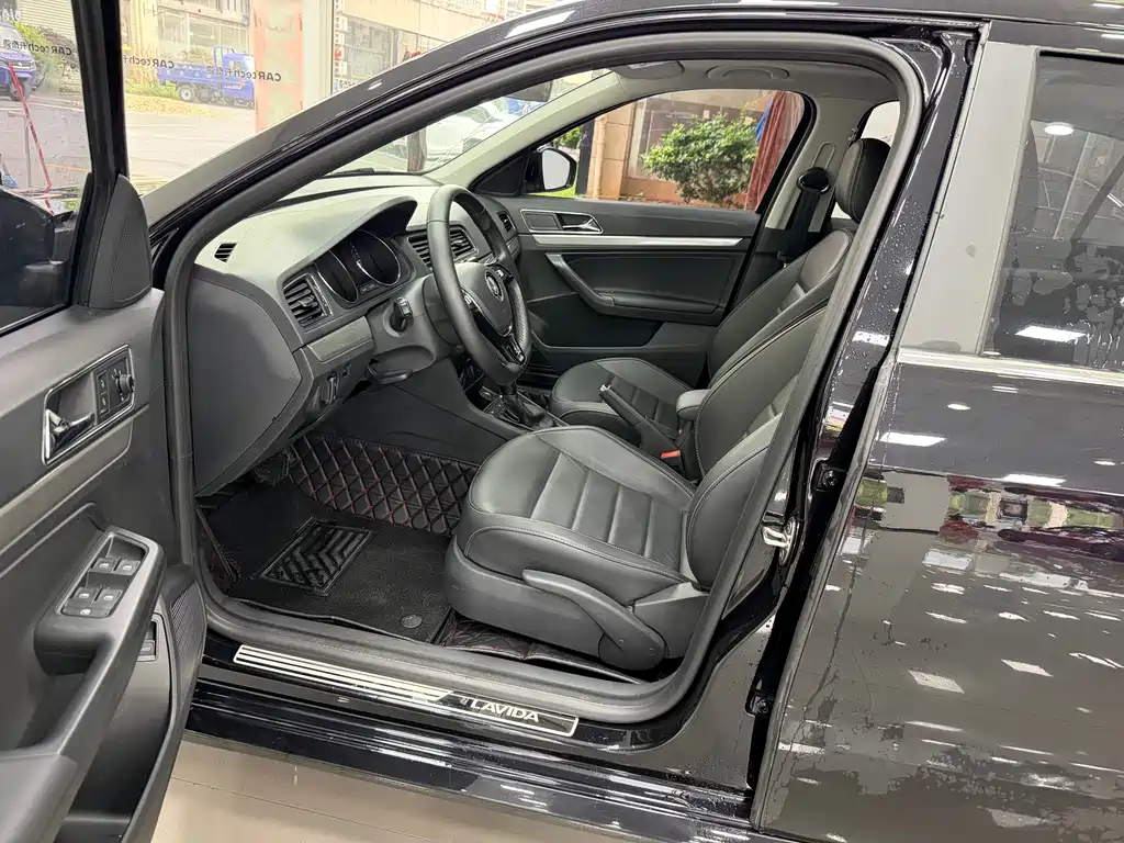 Lavida 1.6 L Auto Comfort