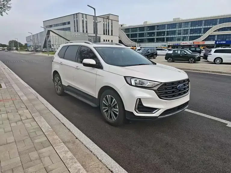 Ford Edge PLUS EcoBoost 245 2 WD Platinum Sharp 5-seat