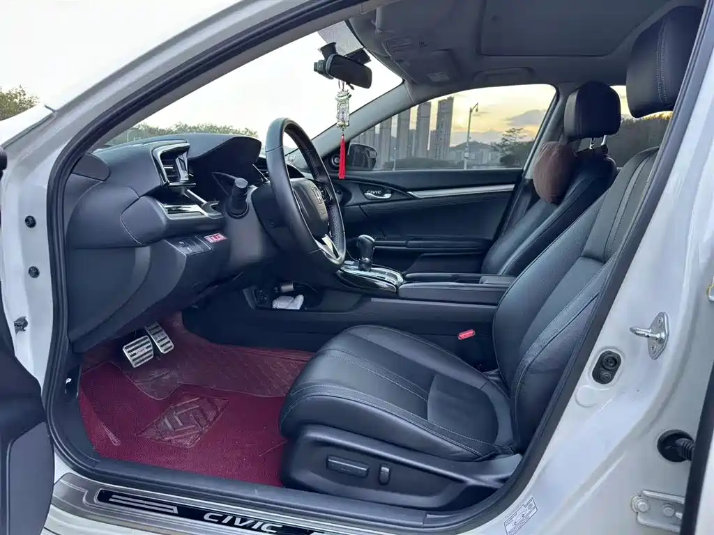 Civic 220 TURBO CVT Distinguished