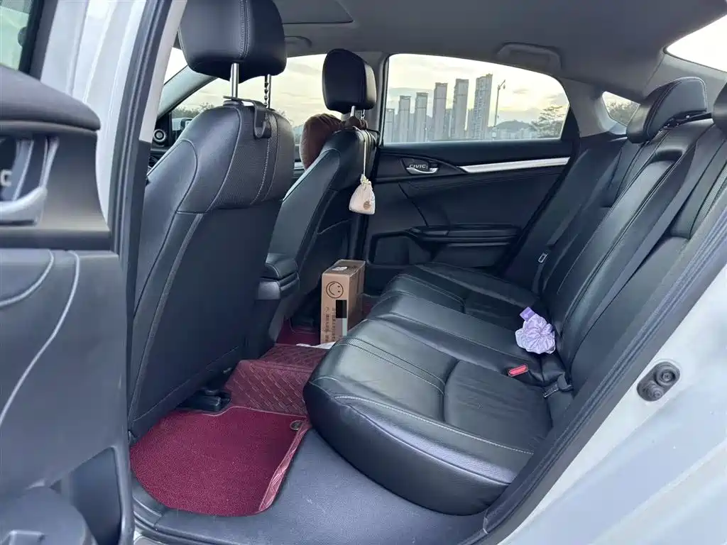 Civic 220 TURBO CVT Distinguished