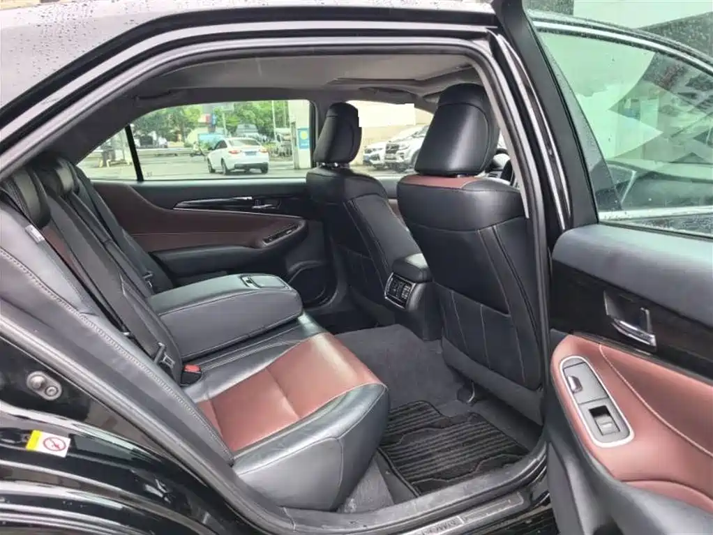Crown 2.0 T Sport