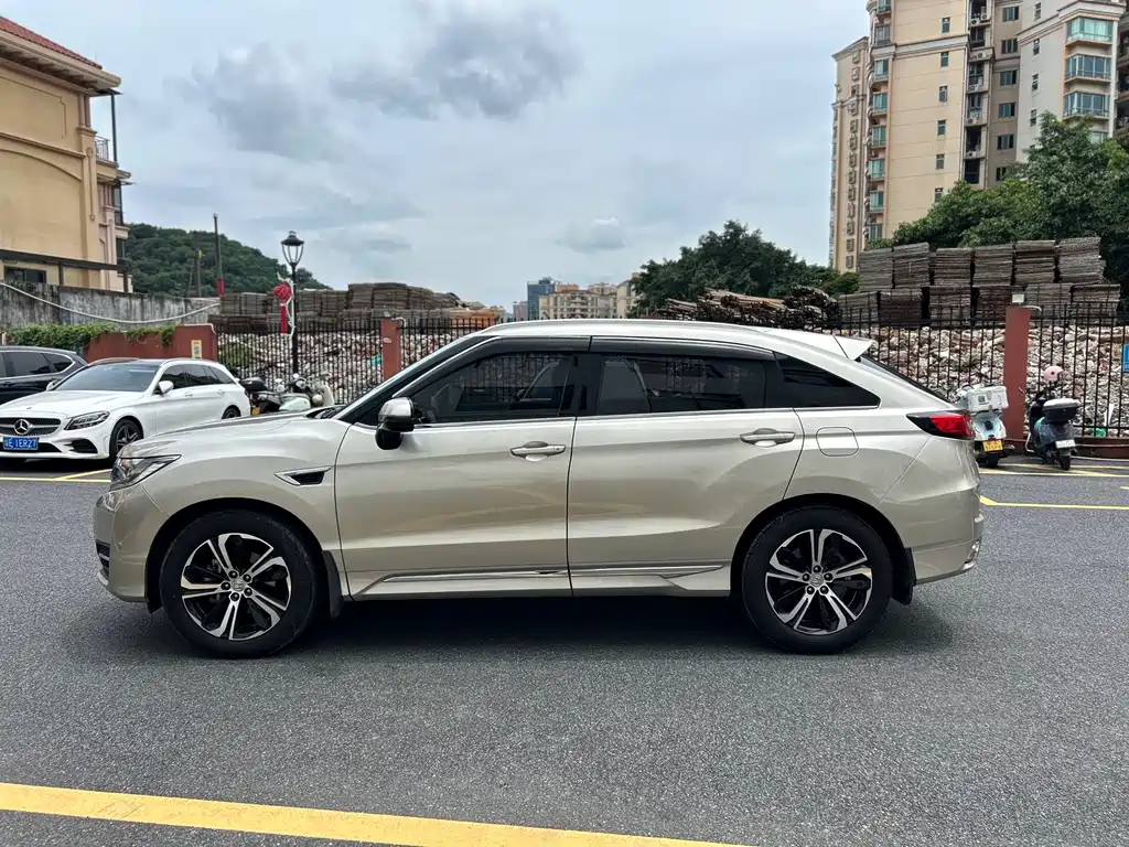 Honda UR-V 370 TURBO 2 WD Distinguished CN-V