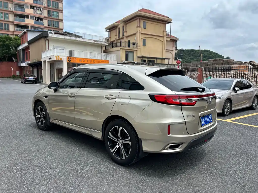 Honda UR-V 370 TURBO 2 WD Distinguished CN-V