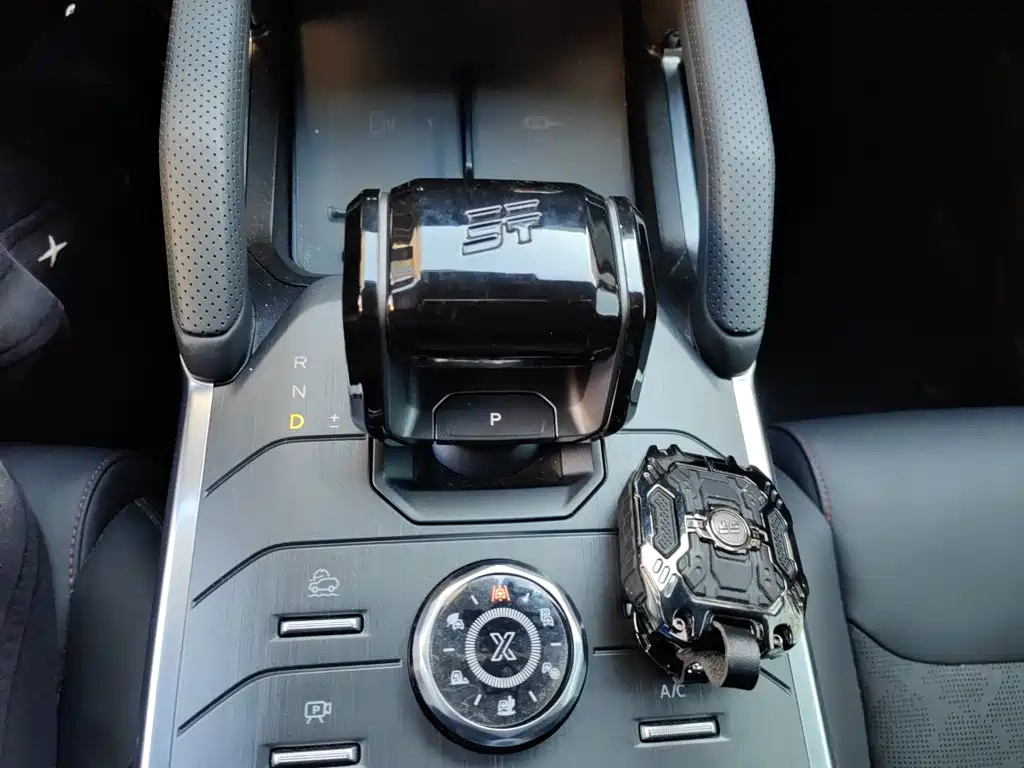 Jetour Traveller 2.0 T 4 WD Cross PRO Entertainment