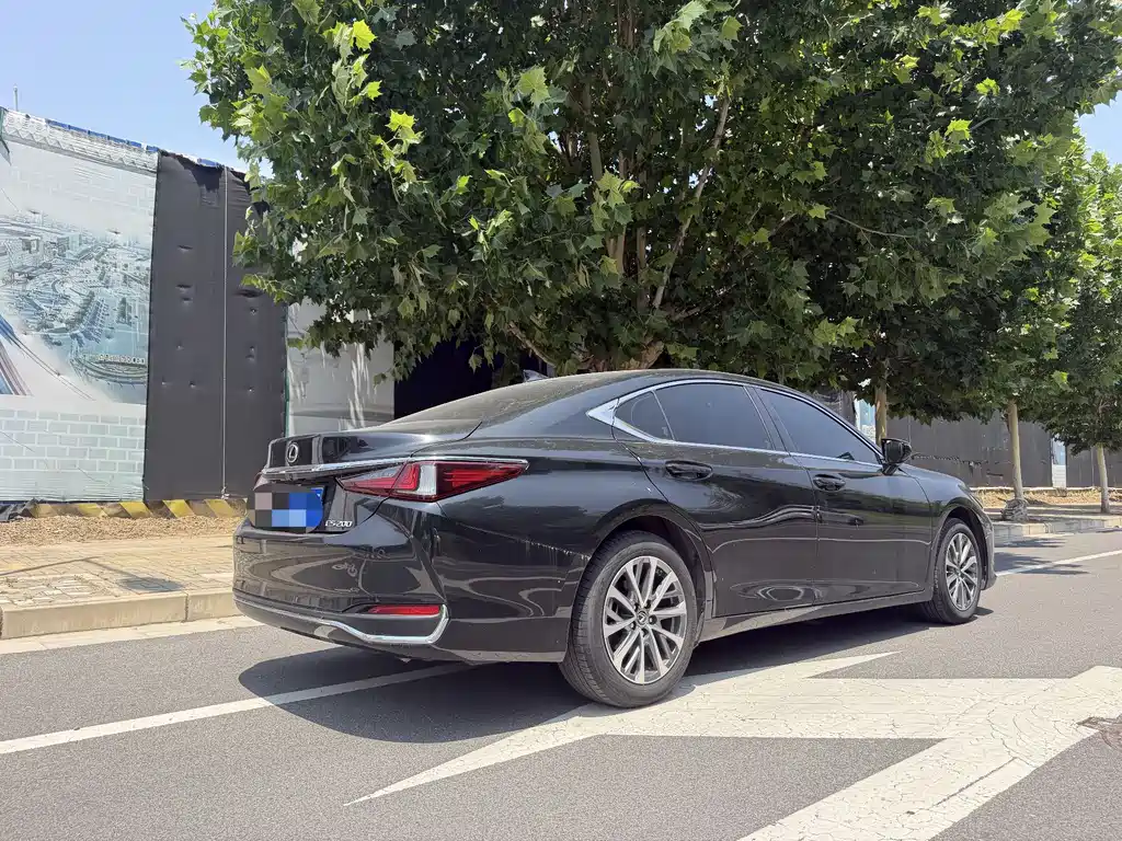 Lexus ES 200 Premium Enjoyment