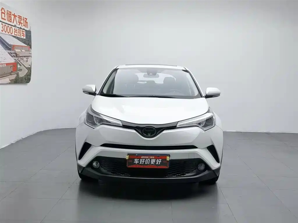Toyota C-HR 2.0 L Leading