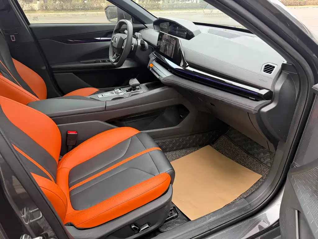 Changan UNI-V 1.5 T Distinguished Sport