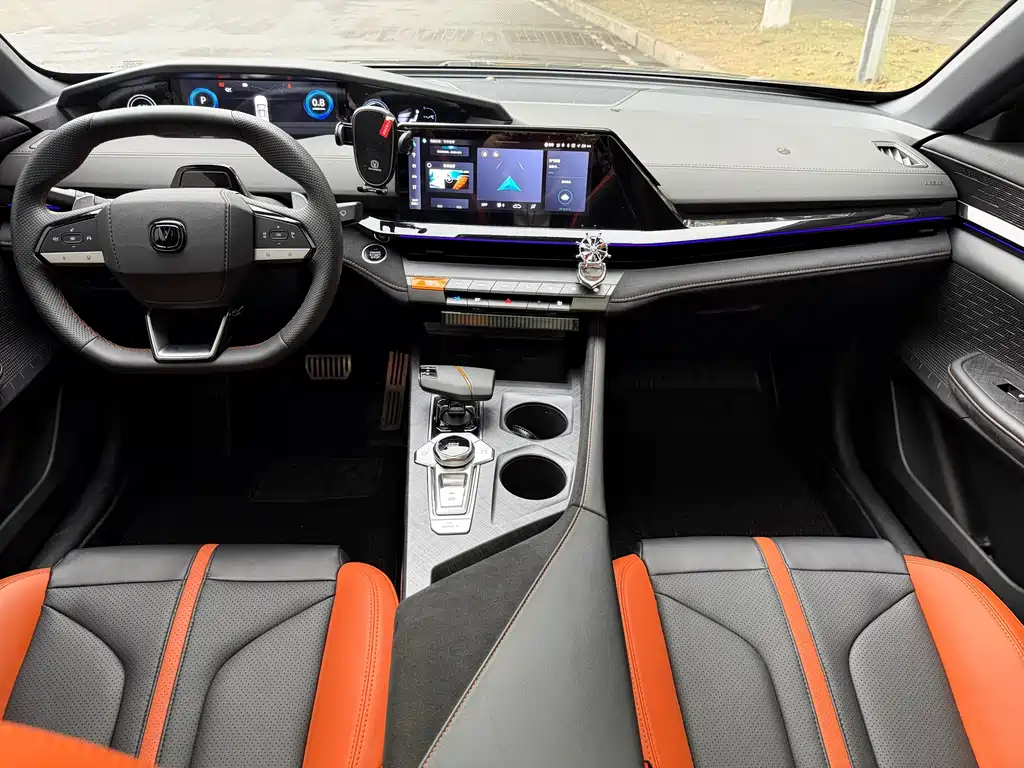 Changan UNI-V 1.5 T Distinguished Sport