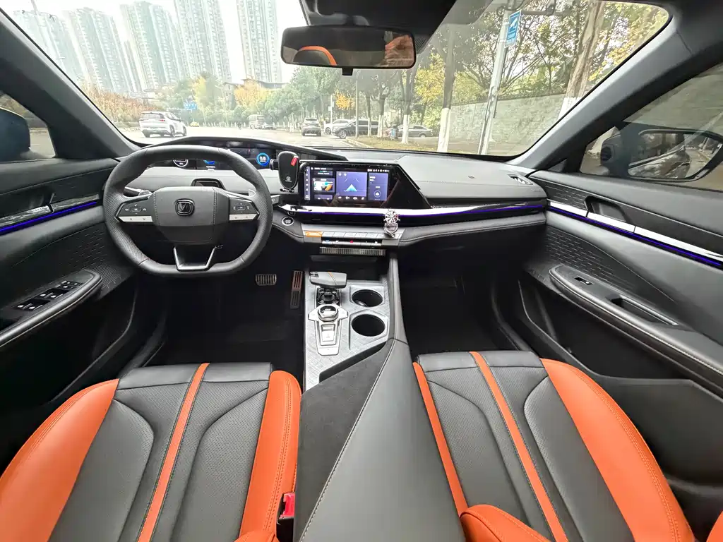 Changan UNI-V 1.5 T Distinguished Sport
