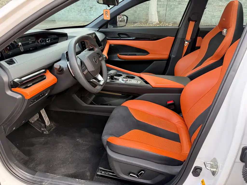 Changan UNI-V 2.0 T Leading Speed