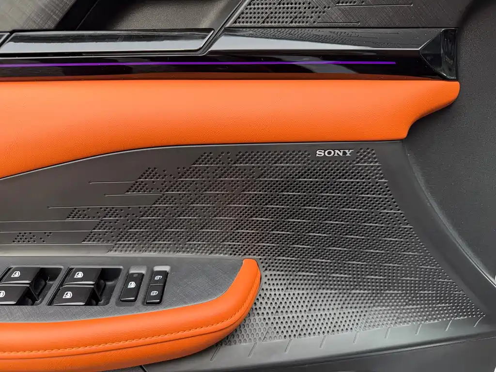 Changan UNI-V 2.0 T Leading Speed