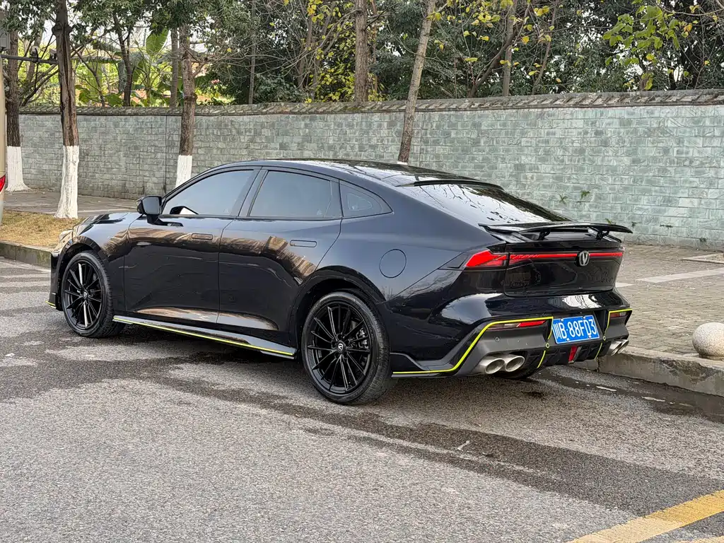 Changan UNI-V 2.0 T Leading Speed
