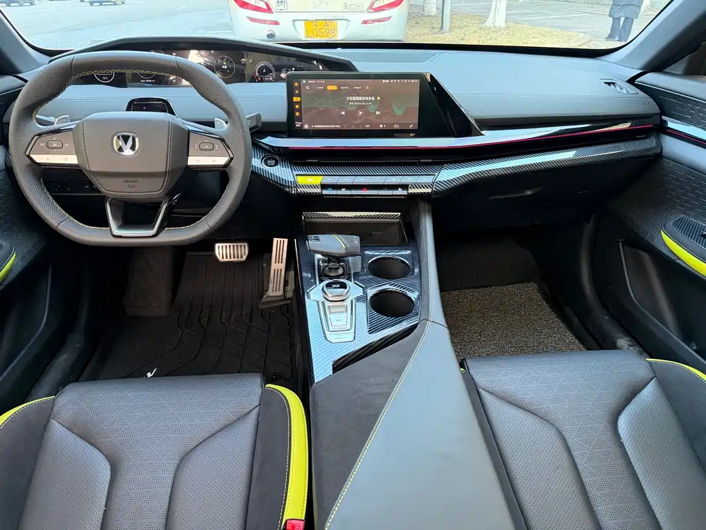 Changan UNI-V 2.0 T Leading Speed