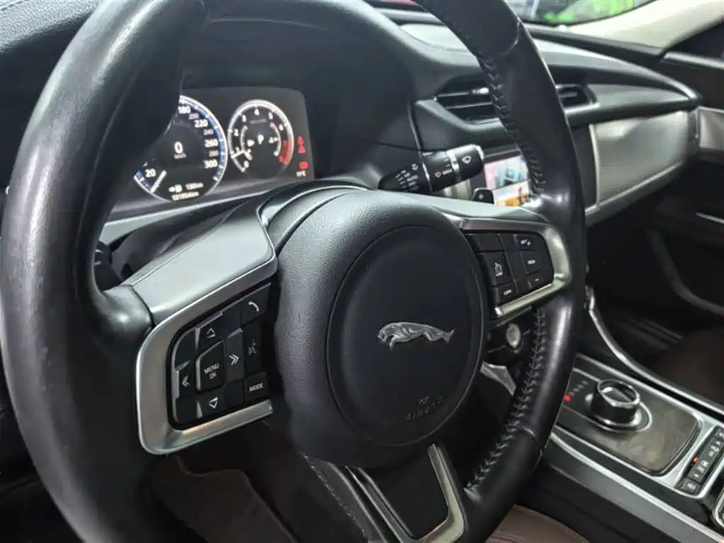 Jaguar XFL XFL 2.0 T 250 PS Luxury