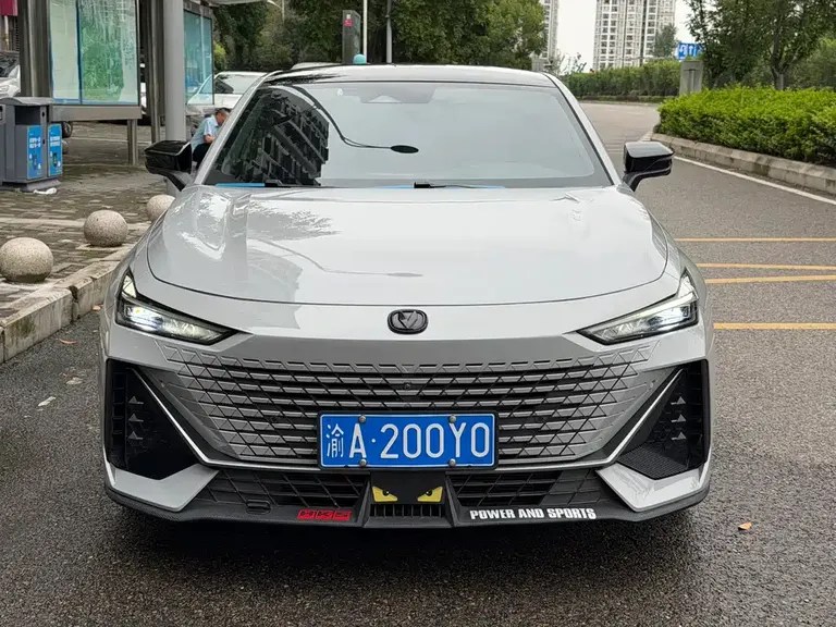 Changan UNI-V 1.5 T Smart Navigator