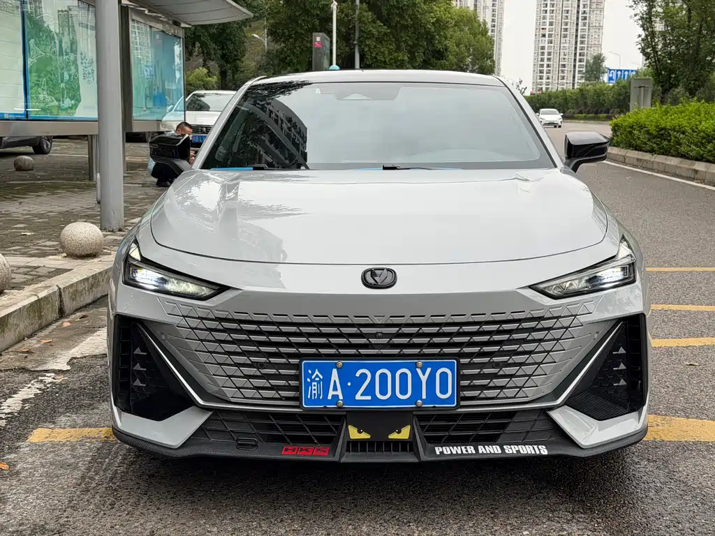 Changan UNI-V 1.5 T Smart Navigator