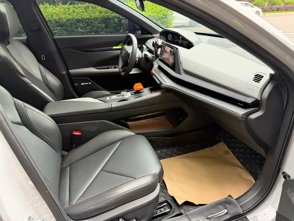 Changan UNI-V 1.5 T Smart Navigator