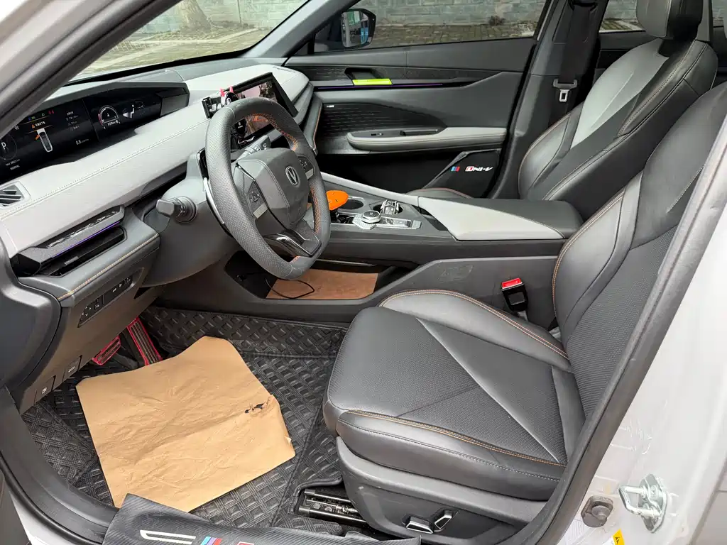 Changan UNI-V 1.5 T Smart Navigator