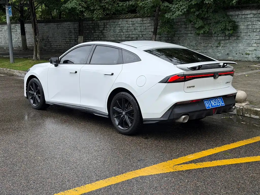 Changan UNI-V 1.5 T Distinguished