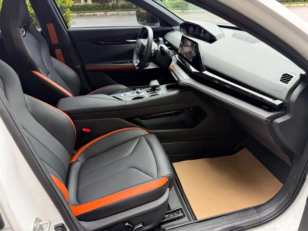 Changan UNI-V 1.5 T Distinguished