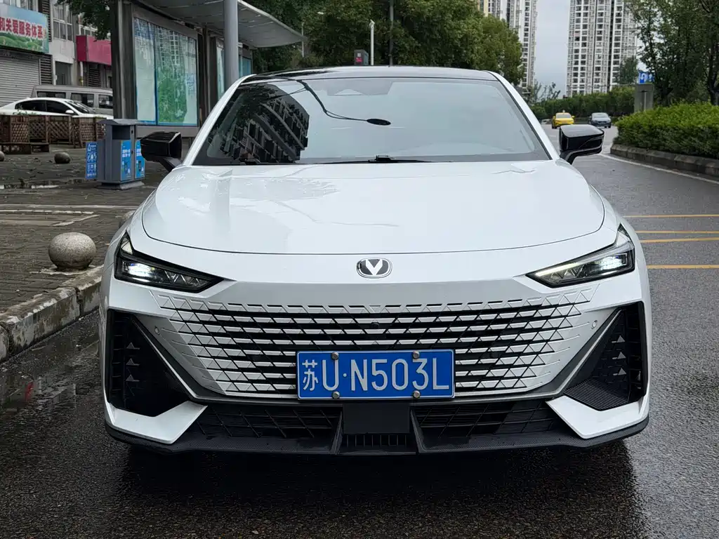 Changan UNI-V 1.5 T Distinguished