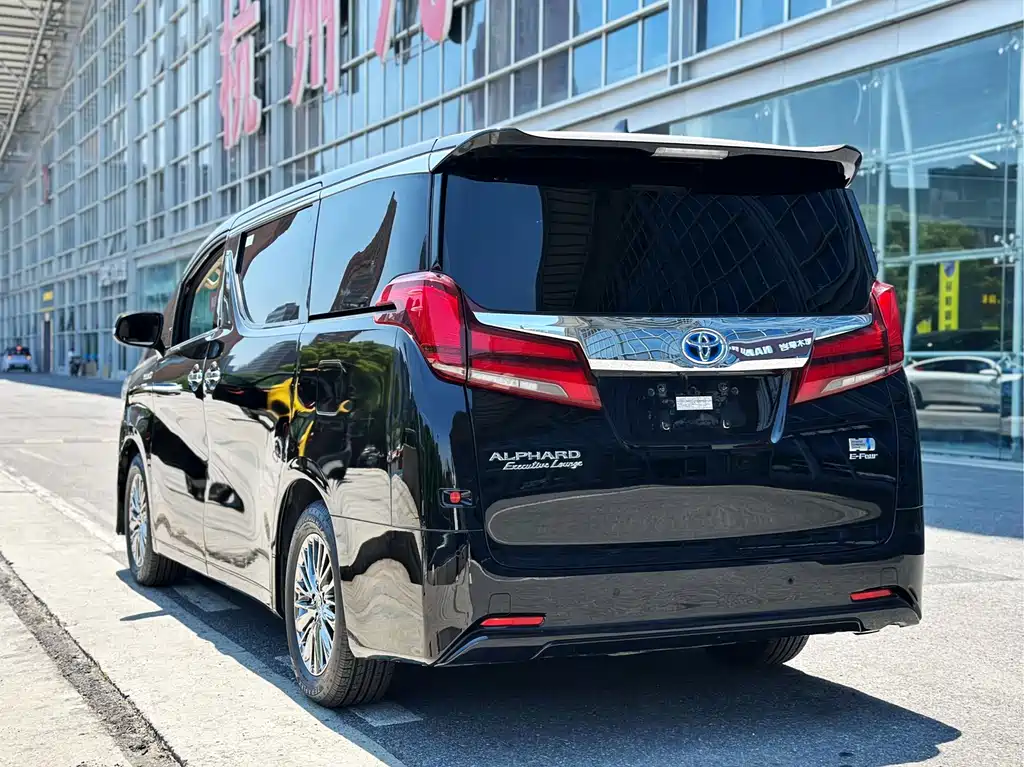 Alphard Dual Engine 2.5 L Distinguished