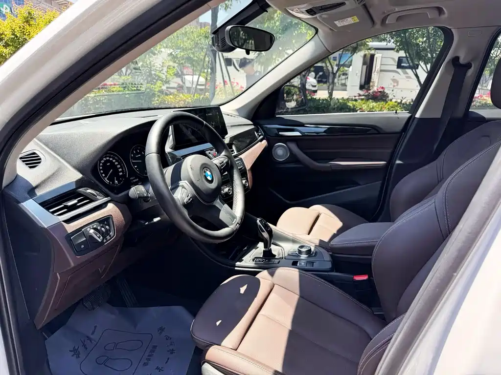 BMW X1 sDrive25 Li Leading