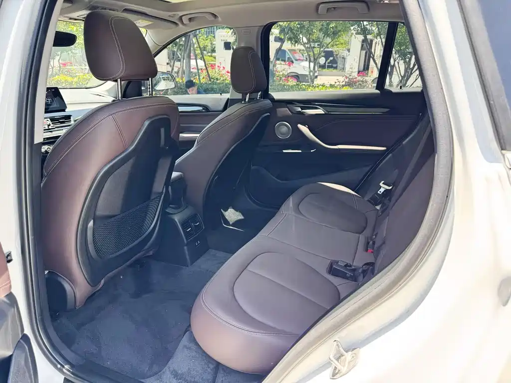 BMW X1 sDrive25 Li Leading
