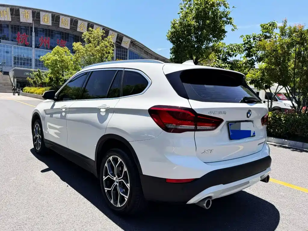BMW X1 sDrive25 Li Leading