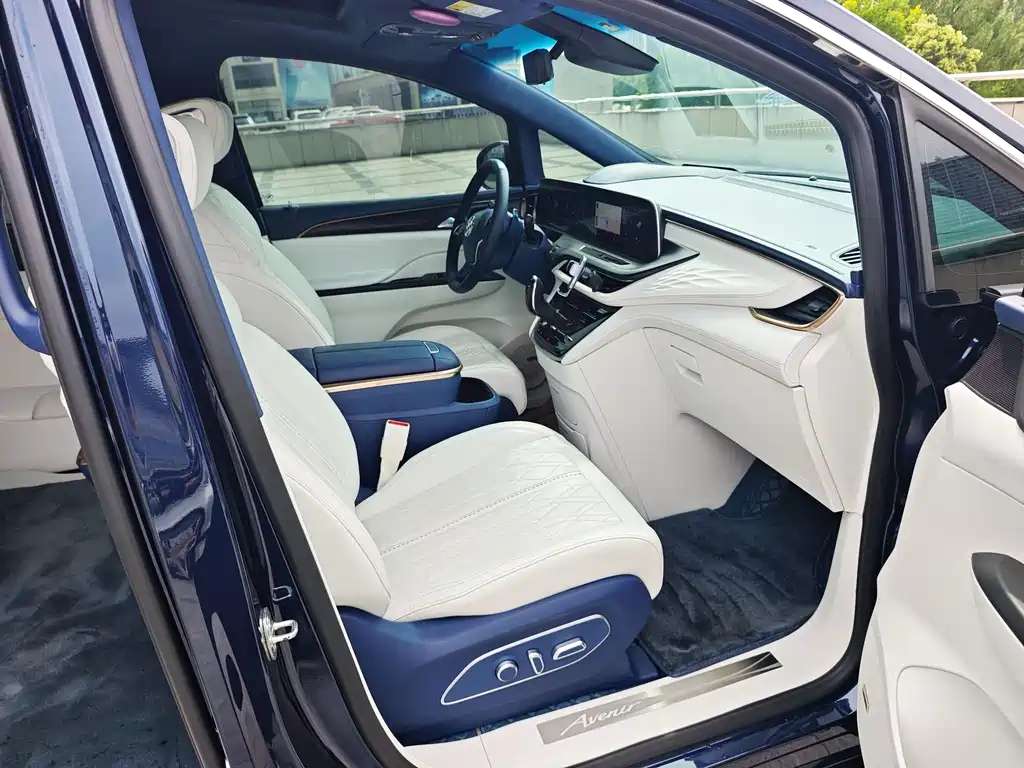 Buick GL8 Avenir Avenir 4-seat Noble Ceremony