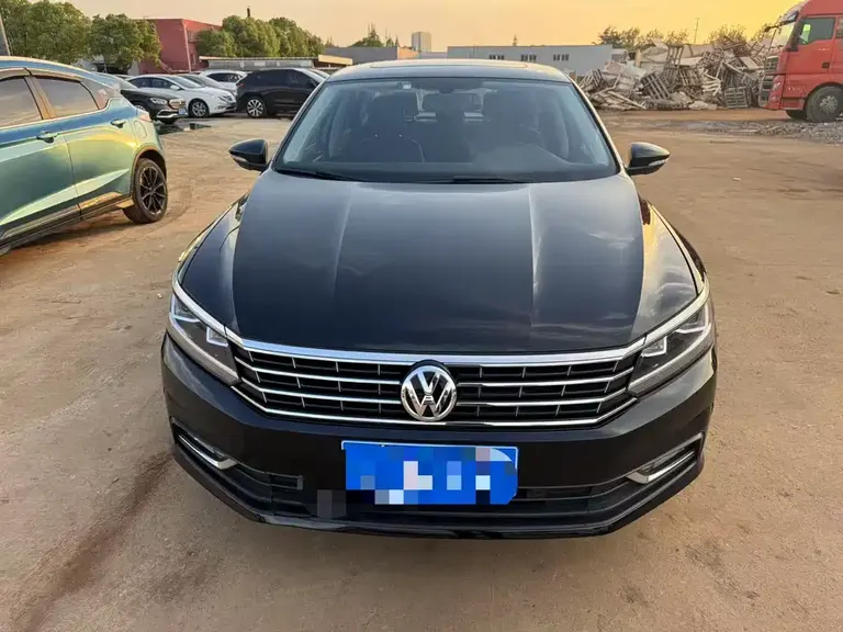 Volkswagen Passat 330 TSI DSG Honored