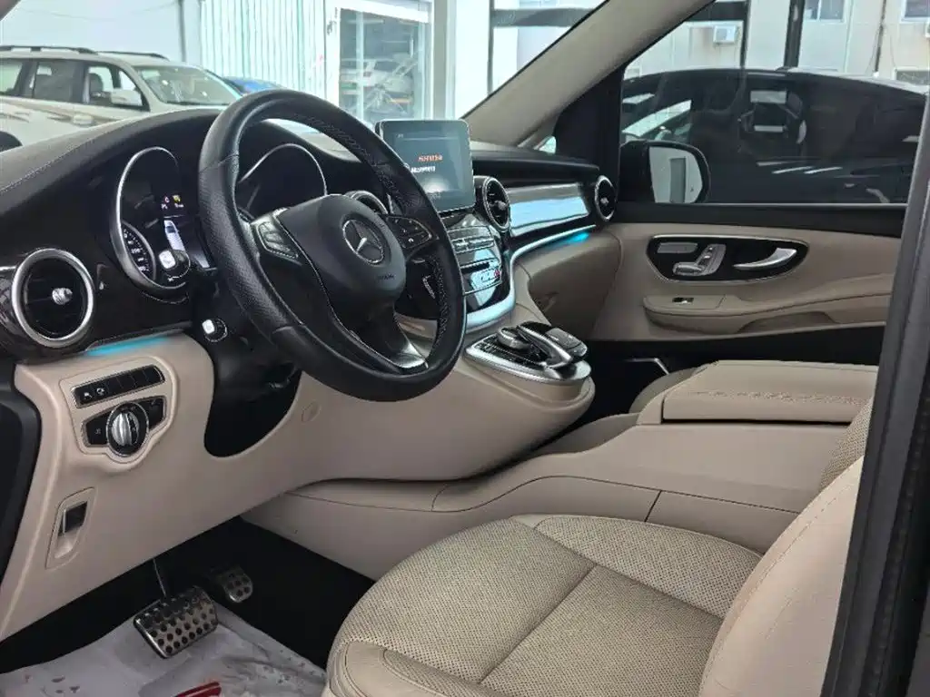 Mercedes-Benz V-Class V 260 Distinguished CN-VI