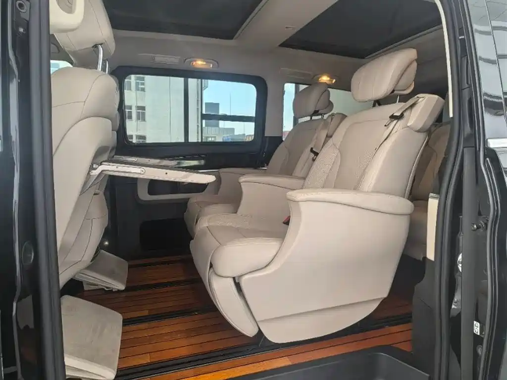 Mercedes-Benz V-Class V 260 Distinguished CN-VI