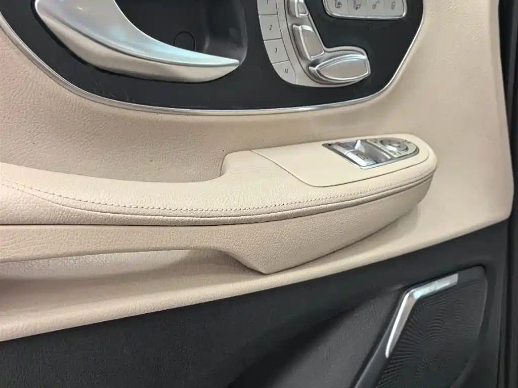 Mercedes-Benz V-Class V 260 Distinguished CN-VI