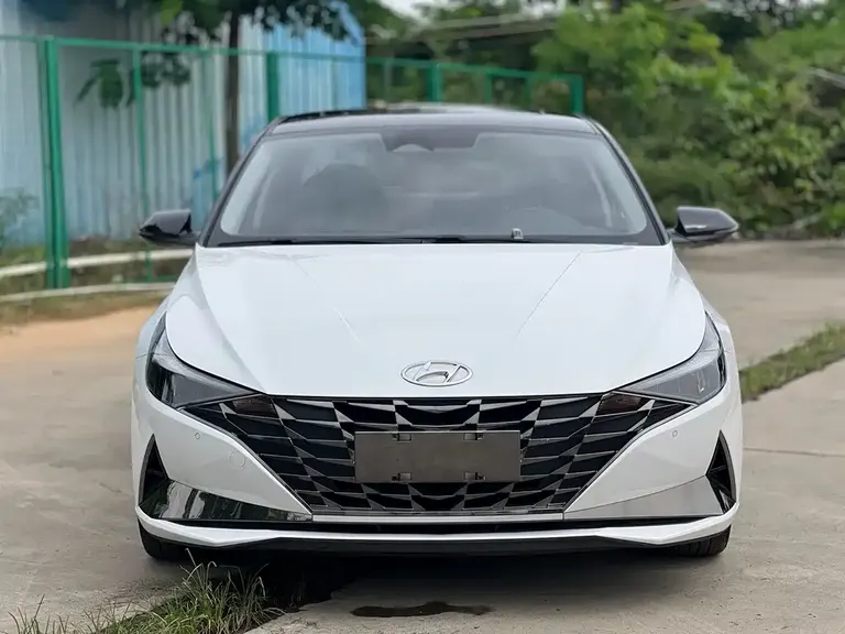 Hyundai Elantra 1.5 L CVT LUX Distinguished