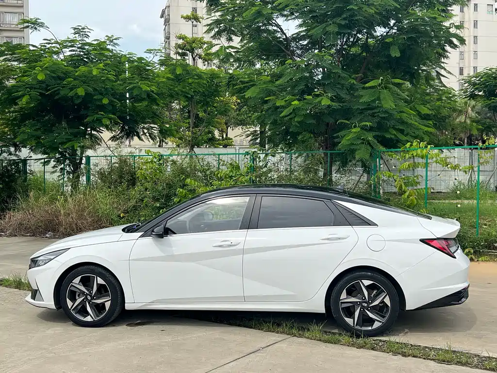 Elantra 1.5 L CVT LUX Distinguished