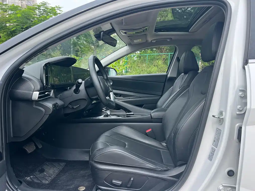 Elantra 1.5 L CVT LUX Distinguished