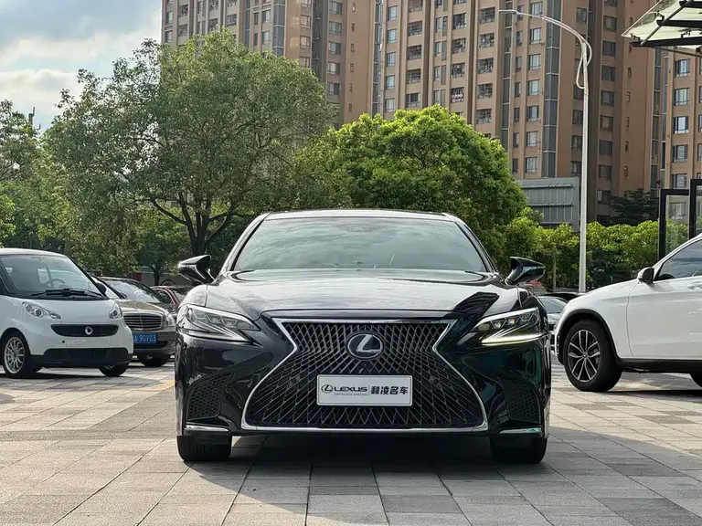 Lexus LS 500 h Luxury CN-VI