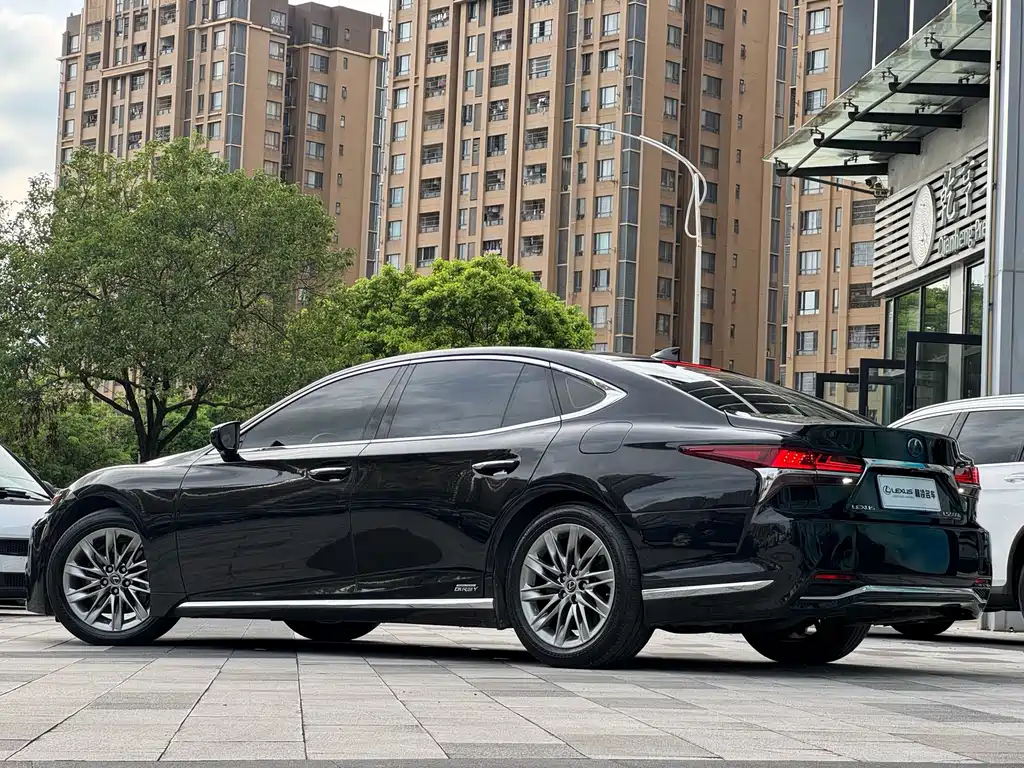 Lexus LS 500 h Luxury CN-VI