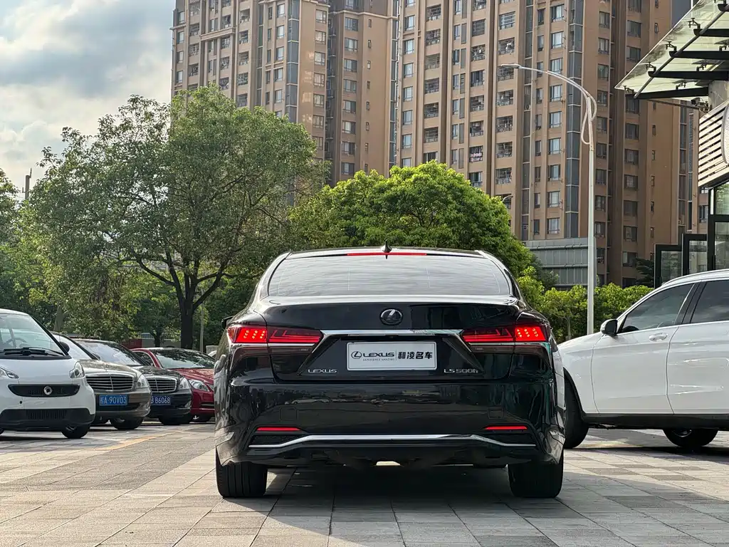 Lexus LS 500 h Luxury CN-VI